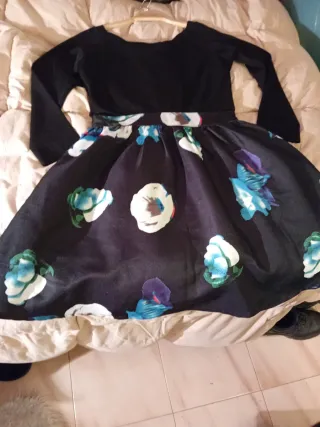 Vestido elegante negro floral
