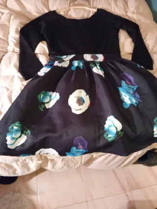 Vestido elegante negro floral