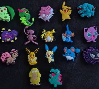 17 Pins para Crocs Pokémon