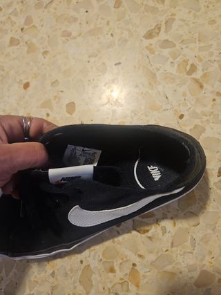 Deportivas Nike Negras y Blancas