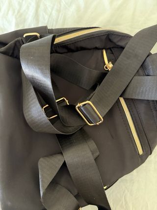 Mochila negra tipo impermeable. nueva
