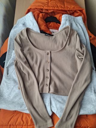 Abbigliamento taglia M. 8 articoli
