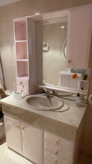 Mueble de baño con espejo