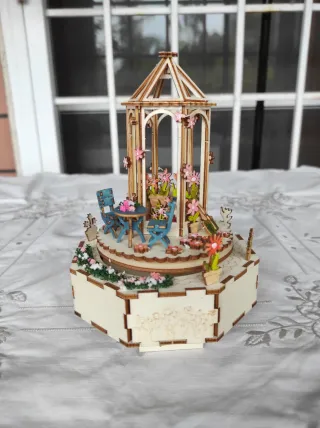 2 Carillon in Legno Decorati