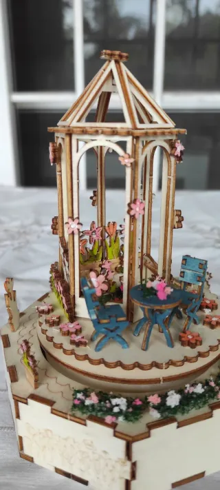 2 Carillon in Legno Decorati