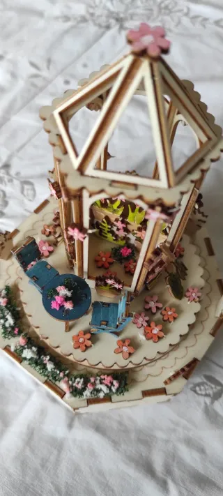 2 Carillon in Legno Decorati