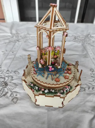 2 Carillon in Legno Decorati