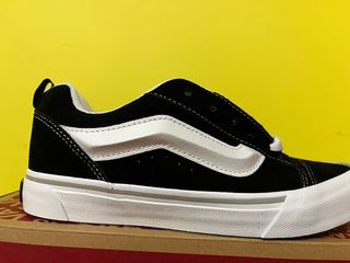 Zapatillas Vans knu Skool Negras y Blancas
