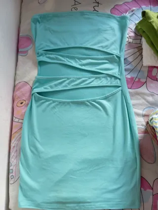 Vestido tubo con cortes