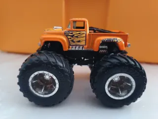 Hot Wheels Monster Truck Chevy Naranja