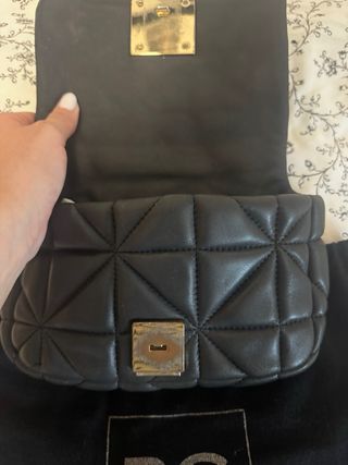 Bolso Purificación García negro y dorado