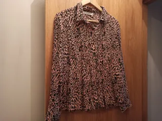 Blusa Sfera Animal Print Rosa y Negro Talla L