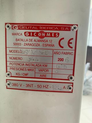 Mesa de planchado profesional con caldera