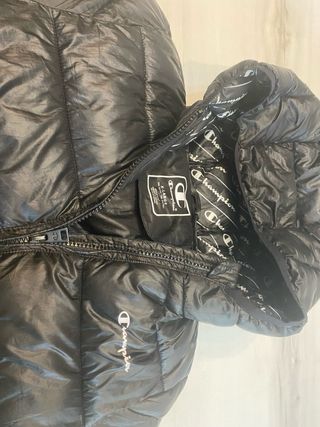 Cazadora Champion Negra Plumas Talla M