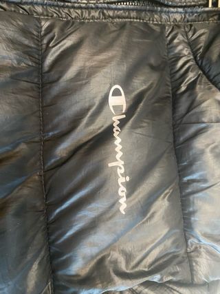 Cazadora Champion Negra Plumas Talla M