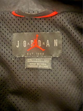 Chaqueta Jordan Negra y Roja