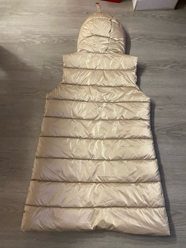 Chaleco largo acolchado con capucha