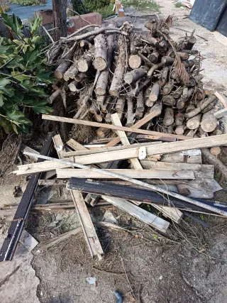 Leña de ciprés para chimenea