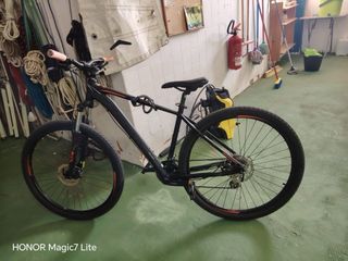 Bicicleta de montaña negra
