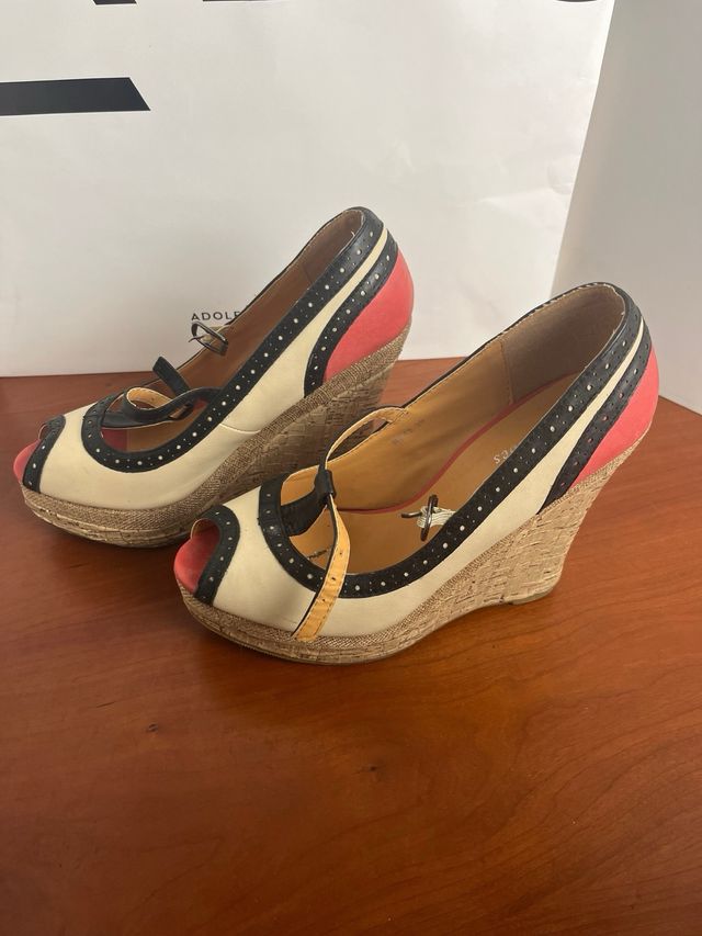 Zapatos  niño talla 35
Zapatos de mujer 38 y 39