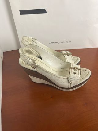 Zapatos  niño talla 35
Zapatos de mujer 38 y 39