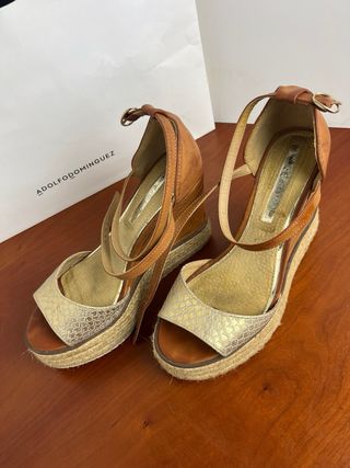 Zapatos  niño talla 35
Zapatos de mujer 38 y 39