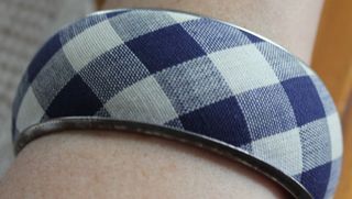Pulsera rígida y esclavas azules/plateadas