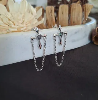 Pendientes Corazón Cruz Gótica. Plata Ley