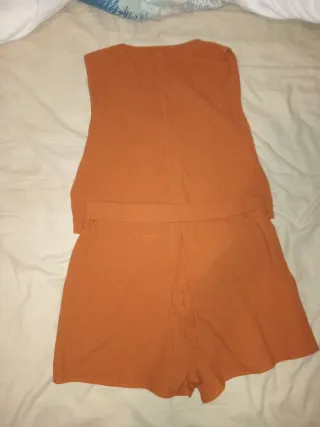 Conjunto chaleco y shorts naranja