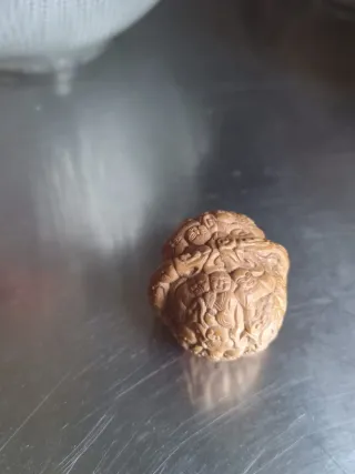 Noce intagliata, arte cinese. Hédiao