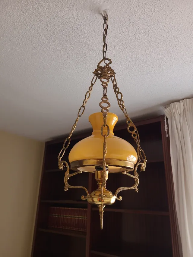 Lámpara techo estilo quinqué dorada