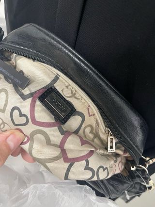 Borsa Guess donna nera con dettagli oro