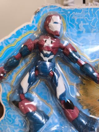 Figuras Marvel Avengers Iron Patriot vs Thanos