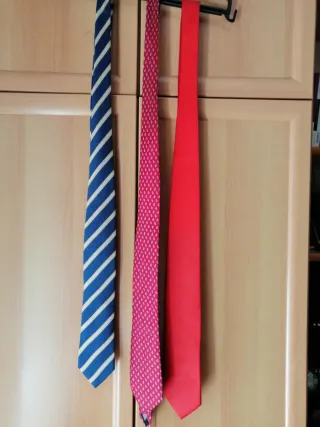 Lote de 3 corbatas (azul y roja)