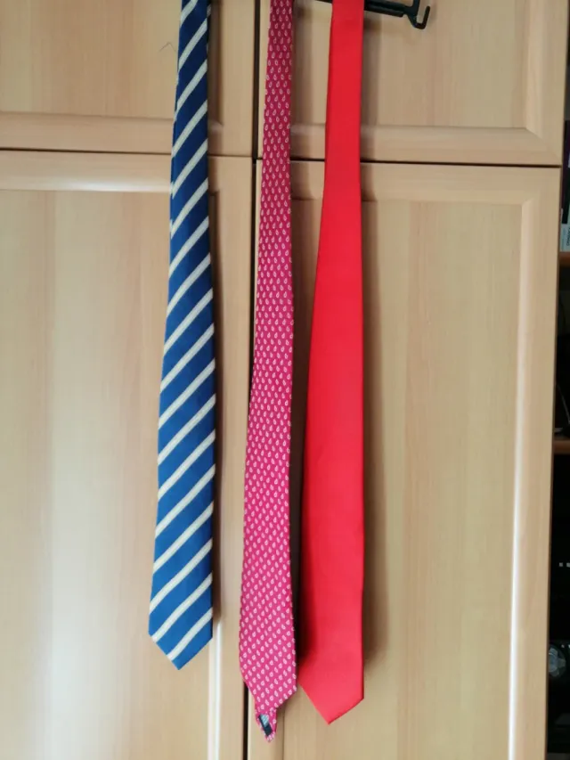 Lote de 3 corbatas (azul y roja)