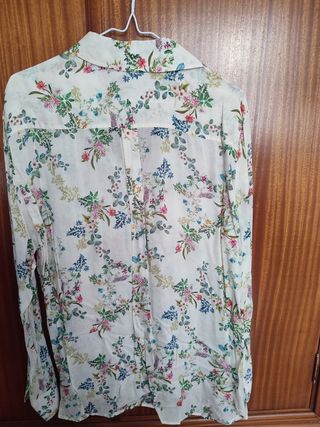 Blusa Zara floral multicolor
