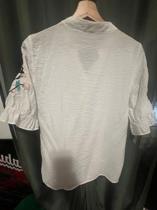 Camicia bianca con ricami floreali tg. 44