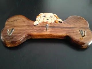 Perchero madera perro huella con  cabeza de perro.