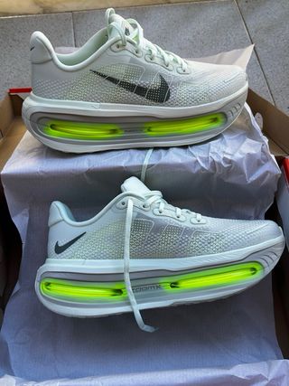 Nike Vomero Plus Verde y Blanco