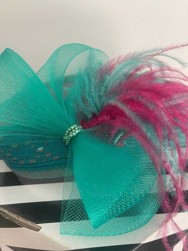 Tocado diadema evento rosa y turquesa
HECHO A MANO