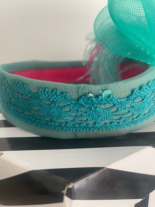 Tocado diadema evento rosa y turquesa
HECHO A MANO