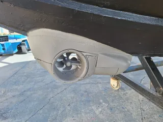 Un hermoso barco listo para disfrutar.