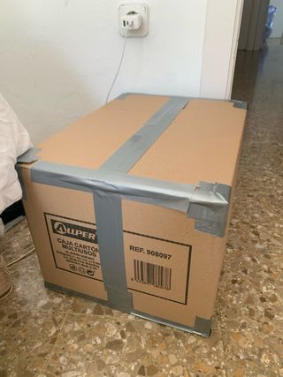 Caja de ropa, zapatos y accesorios usados