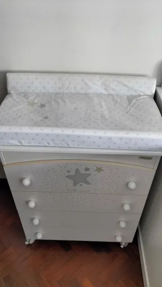 Cuna y armario cambiador bañera Micuna