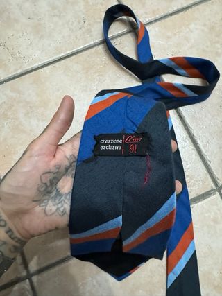 Cravatta Clan 91 a righe blu e arancioni