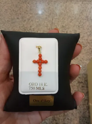 Cruz Coral Oro 18K.750