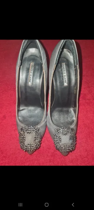 Manolo Blahnik Tacones Grises y Plateados