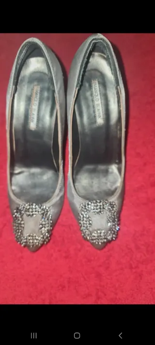 Manolo Blahnik Tacones Grises y Plateados