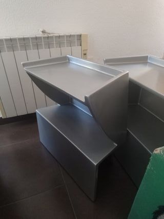 Mesa auxiliar gris