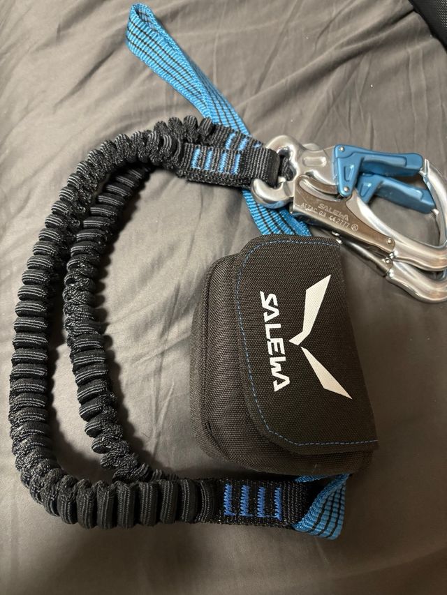 Via Ferrata Salewa con moschettone